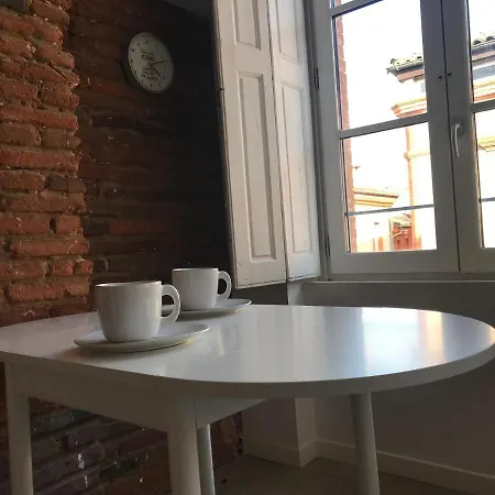 Les Carmes Апартаменты *